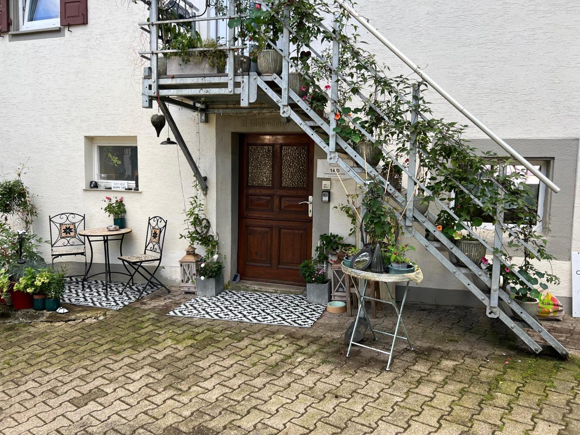 Ferieninrosengarten 1 Zi 190 Cm Deckenhoehe Oder Grosse 4 Zi Dg Whg Apartment